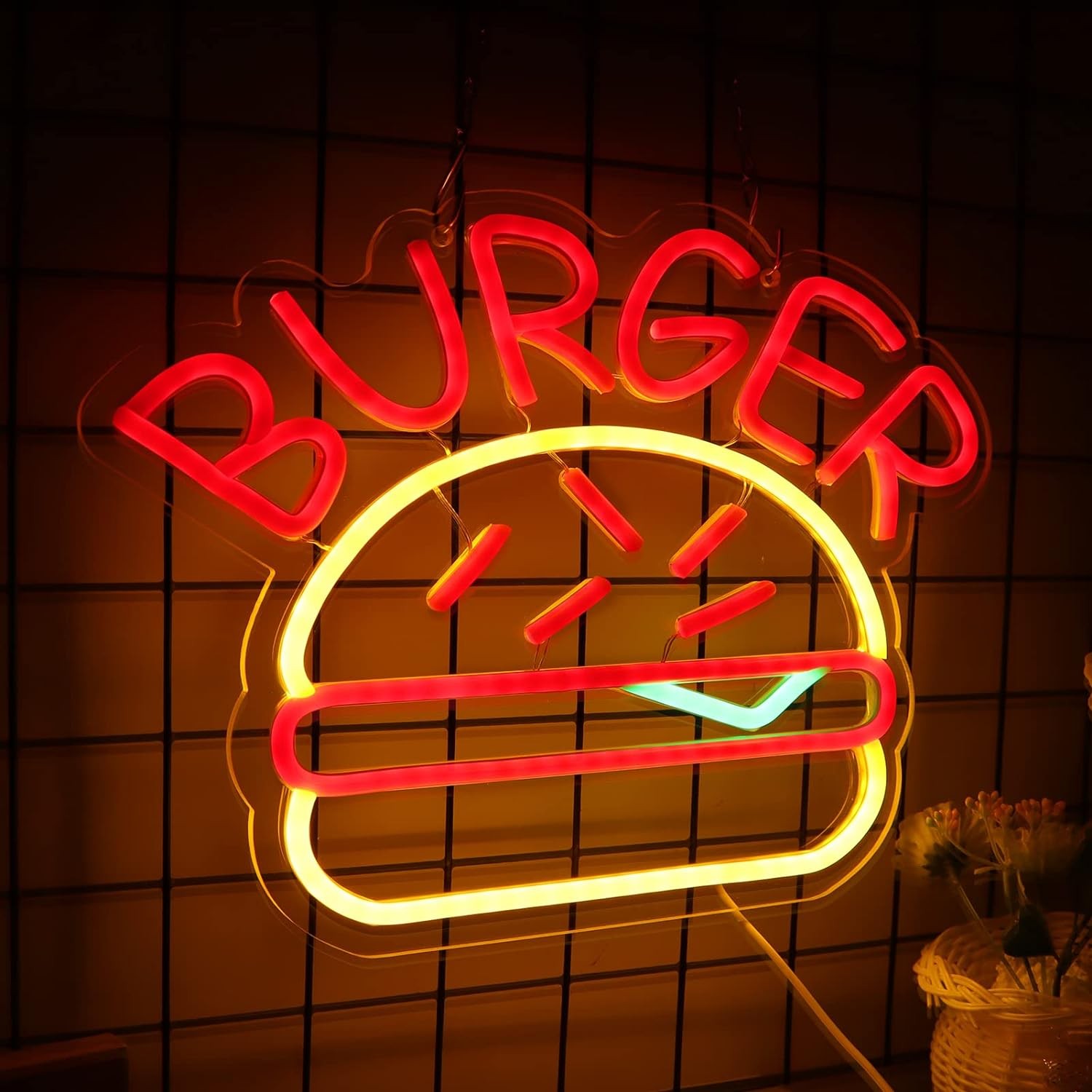 Logo me shenjë neoni me ndriçim burger në mur